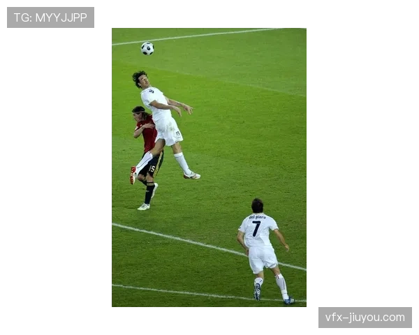 点球大战失利后，意大利球员跪地掩面难掩失望情绪